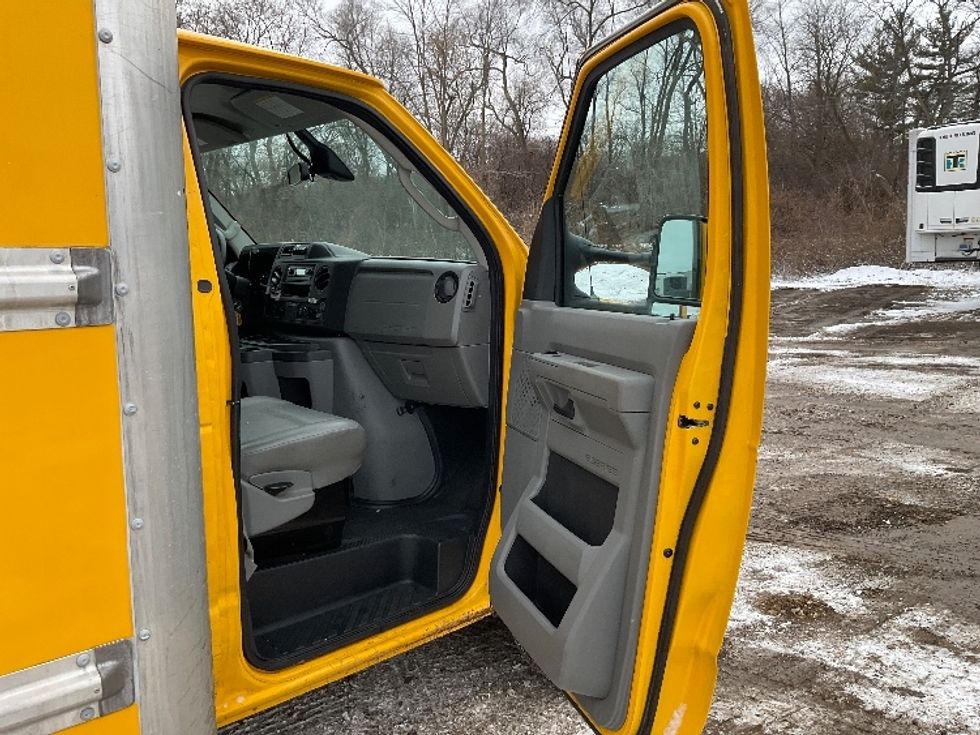 Light Duty Box Truck-Light and Medium Duty Trucks-Ford-2022-E350-East Chicago-IN-93,771\n\t\tmiles-$ 29,000 - Image 17
