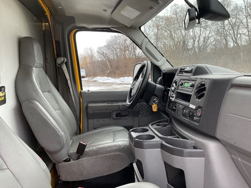 Light Duty Box Truck-Light and Medium Duty Trucks-Ford-2022-E350-East Chicago-IN-93,771\n\t\tmiles-$ 29,000 - Image 19