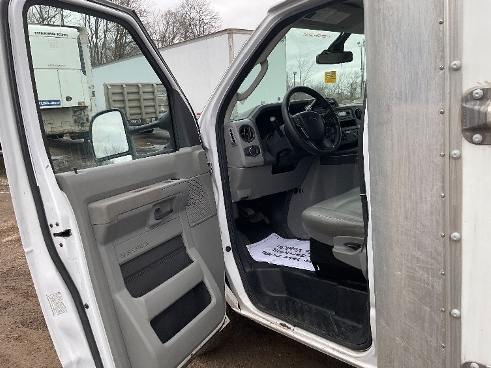 Light Duty Box Truck-Light and Medium Duty Trucks-Ford-2022-E350-East Chicago-IN-93,831\n\t\tmiles-$ 32,000 - Image 16