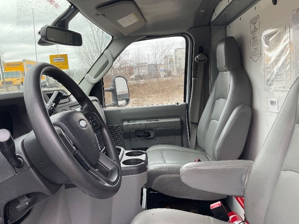 Light Duty Box Truck-Light and Medium Duty Trucks-Ford-2022-E350-East Chicago-IN-93,831\n\t\tmiles-$ 32,000 - Image 19