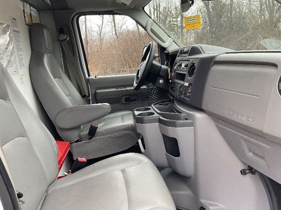 Light Duty Box Truck-Light and Medium Duty Trucks-Ford-2022-E350-East Chicago-IN-93,831\n\t\tmiles-$ 32,000 - Image 22