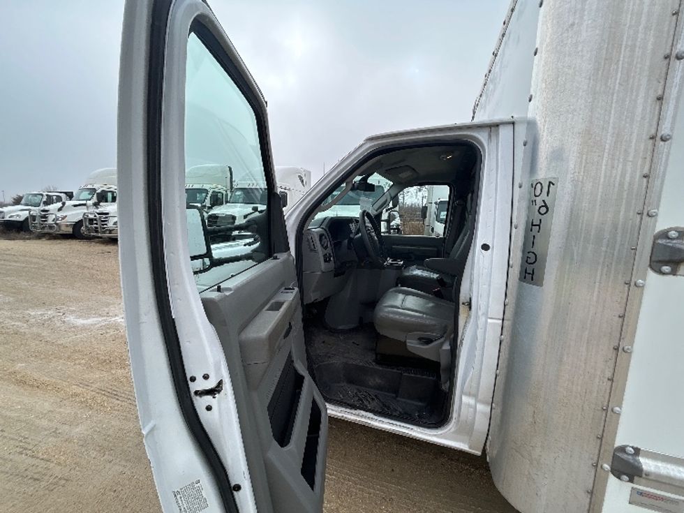 Light Duty Box Truck-Light and Medium Duty Trucks-Ford-2022-E350-East Chicago-IN-95,155\n\t\tmiles-$ 32,000 - Image 16