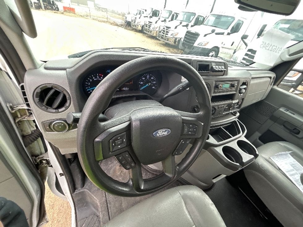 Light Duty Box Truck-Light and Medium Duty Trucks-Ford-2022-E350-East Chicago-IN-95,155\n\t\tmiles-$ 32,000 - Image 17