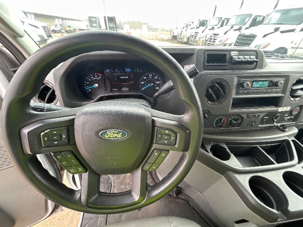 Light Duty Box Truck-Light and Medium Duty Trucks-Ford-2022-E350-East Chicago-IN-95,155\n\t\tmiles-$ 32,000 - Image 18