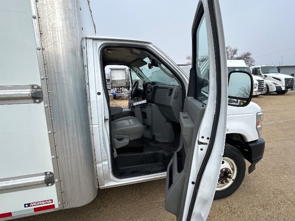 Light Duty Box Truck-Light and Medium Duty Trucks-Ford-2022-E350-East Chicago-IN-95,155\n\t\tmiles-$ 32,000 - Image 20