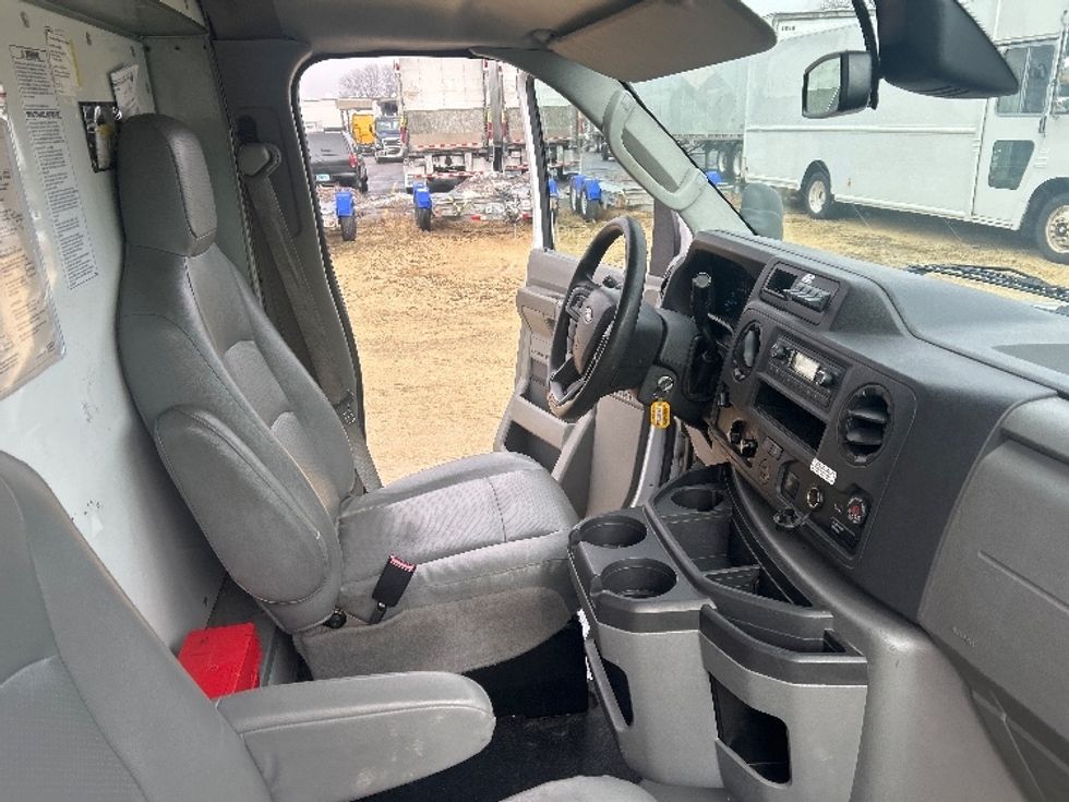 Light Duty Box Truck-Light and Medium Duty Trucks-Ford-2022-E350-East Chicago-IN-95,155\n\t\tmiles-$ 32,000 - Image 22