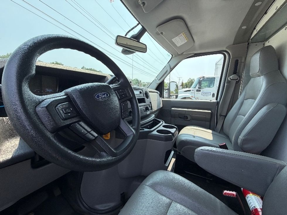 Light Duty Box Truck-Light and Medium Duty Trucks-Ford-2022-E350-Edison-NJ-132,020\n\t\tmiles-$ 25,500 - Image 16