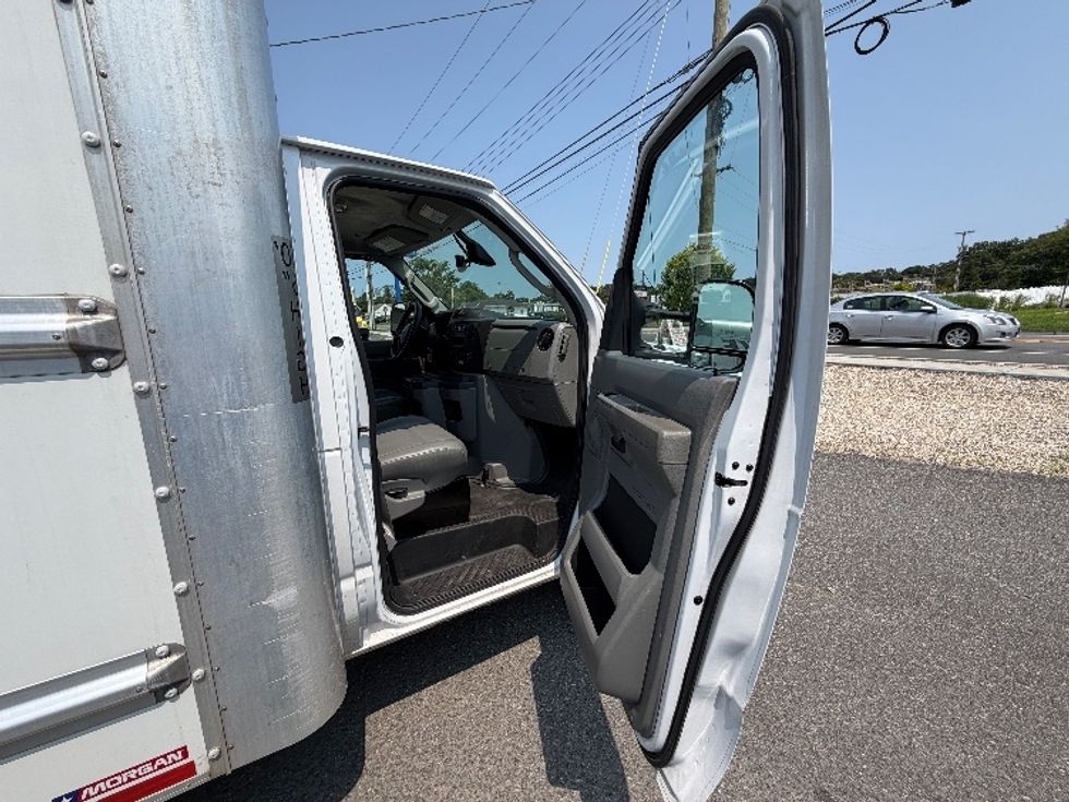 Light Duty Box Truck-Light and Medium Duty Trucks-Ford-2022-E350-Edison-NJ-132,020\n\t\tmiles-$ 25,500 - Image 19