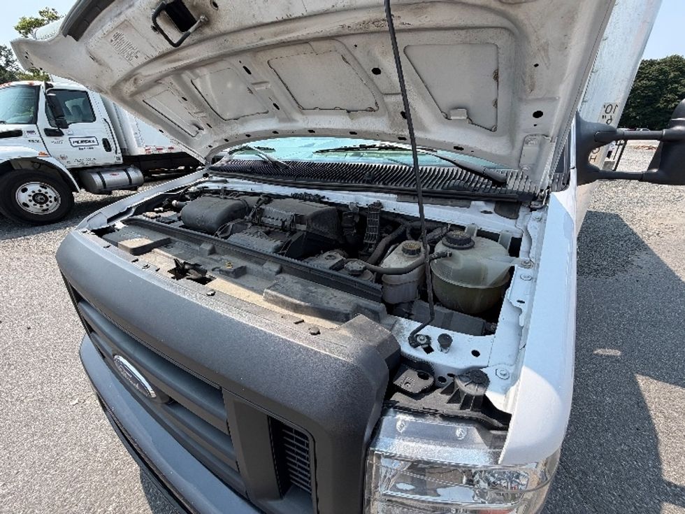 Light Duty Box Truck-Light and Medium Duty Trucks-Ford-2022-E350-Edison-NJ-132,020\n\t\tmiles-$ 25,500 - Image 23