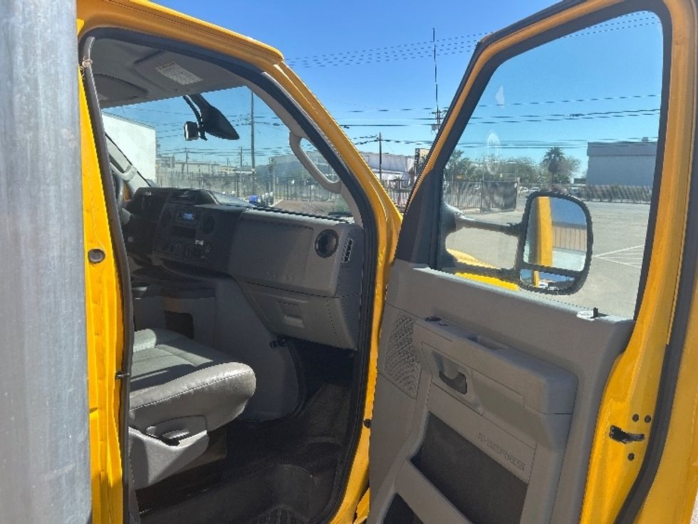 Light Duty Box Truck-Light and Medium Duty Trucks-Ford-2022-E350-El Centro-CA-121,978\n\t\tmiles-$ 25,250 - Image 20