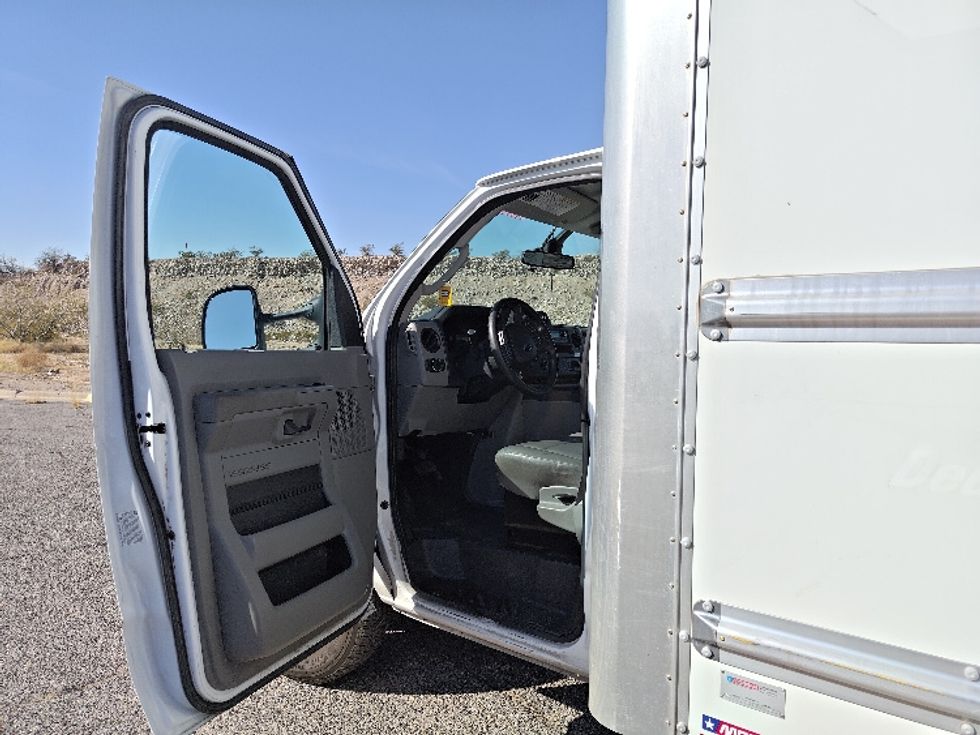 Light Duty Box Truck-Light and Medium Duty Trucks-Ford-2022-E350-El Paso-TX-102,037\n\t\tmiles-$ 32,250 - Image 14