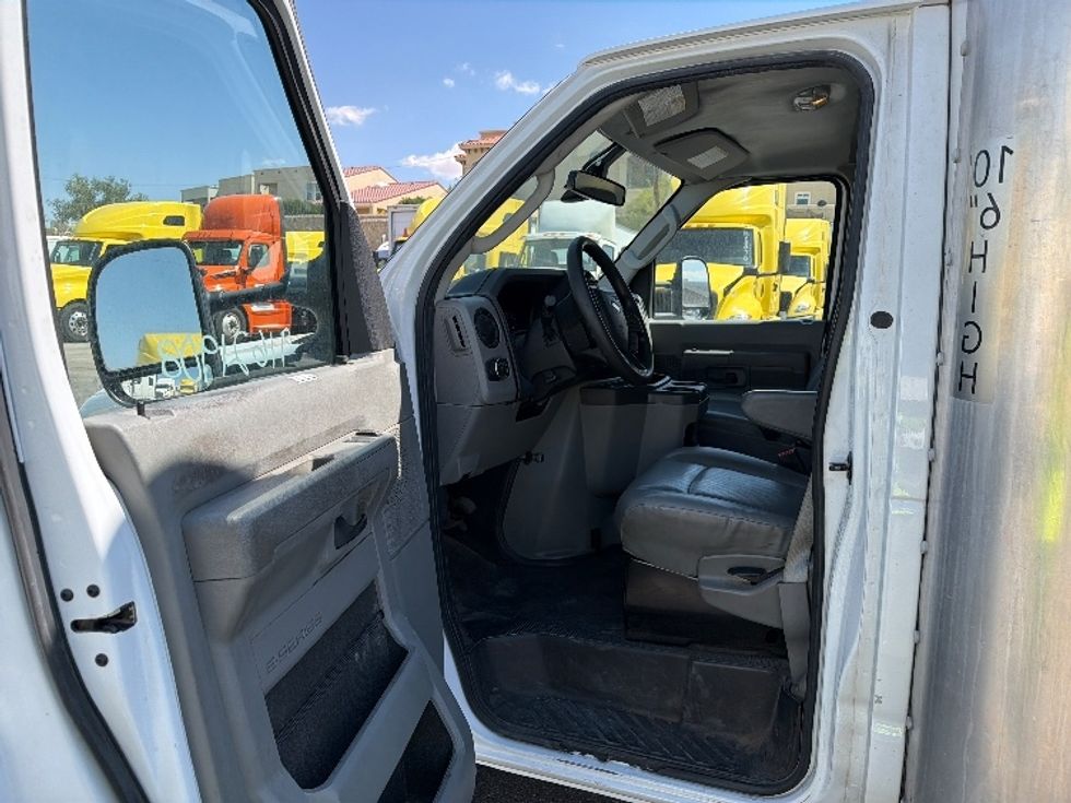 Light Duty Box Truck-Light and Medium Duty Trucks-Ford-2022-E350-El Paso-TX-124,478\n\t\tmiles-$ 26,250 - Image 16