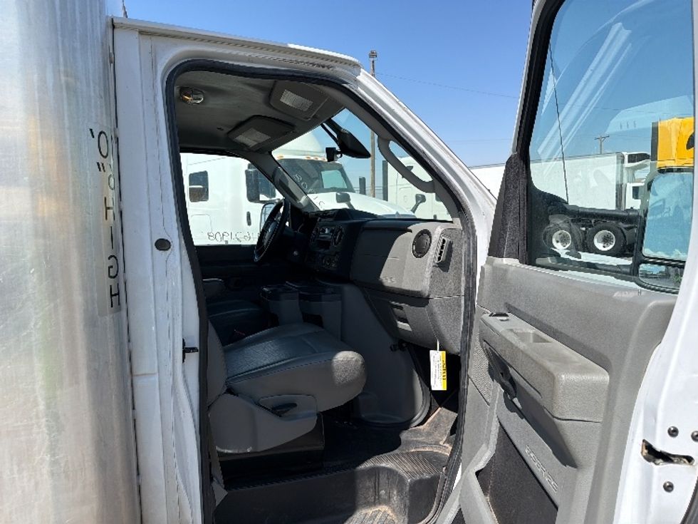 Light Duty Box Truck-Light and Medium Duty Trucks-Ford-2022-E350-El Paso-TX-124,478\n\t\tmiles-$ 26,250 - Image 20