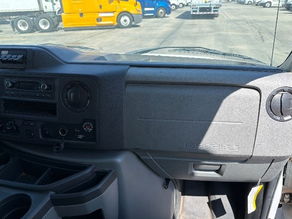 Light Duty Box Truck-Light and Medium Duty Trucks-Ford-2022-E350-El Paso-TX-124,478\n\t\tmiles-$ 26,250 - Image 21