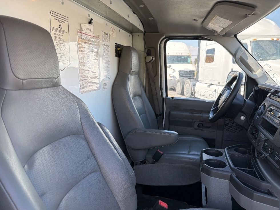Light Duty Box Truck-Light and Medium Duty Trucks-Ford-2022-E350-El Paso-TX-124,478\n\t\tmiles-$ 26,250 - Image 22