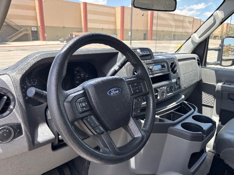Light Duty Box Truck-Light and Medium Duty Trucks-Ford-2022-E350-El Paso-TX-131,865\n\t\tmiles-$ 26,000 - Image 16