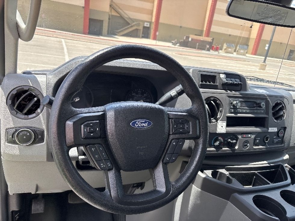 Light Duty Box Truck-Light and Medium Duty Trucks-Ford-2022-E350-El Paso-TX-131,865\n\t\tmiles-$ 26,000 - Image 17