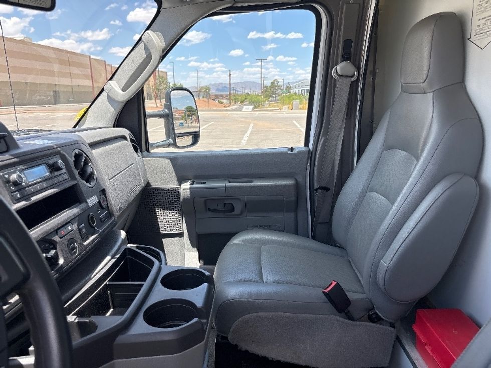 Light Duty Box Truck-Light and Medium Duty Trucks-Ford-2022-E350-El Paso-TX-131,865\n\t\tmiles-$ 26,000 - Image 18