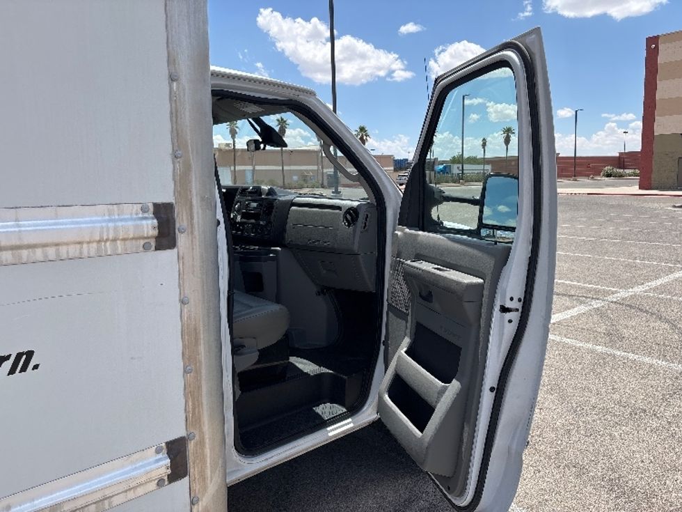Light Duty Box Truck-Light and Medium Duty Trucks-Ford-2022-E350-El Paso-TX-131,865\n\t\tmiles-$ 26,000 - Image 19