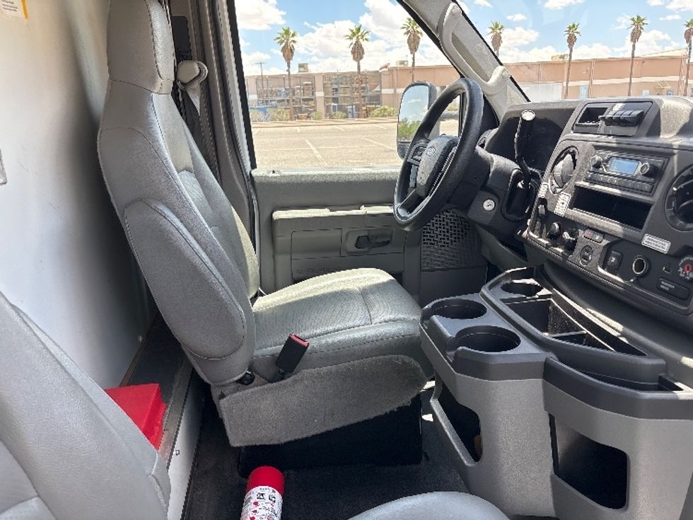 Light Duty Box Truck-Light and Medium Duty Trucks-Ford-2022-E350-El Paso-TX-131,865\n\t\tmiles-$ 26,000 - Image 21