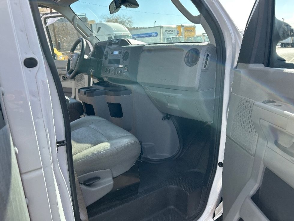 Light Duty Box Truck-Light and Medium Duty Trucks-Ford-2022-E350-El Paso-TX-89,123\n\t\tmiles-$ 34,000 - Image 19