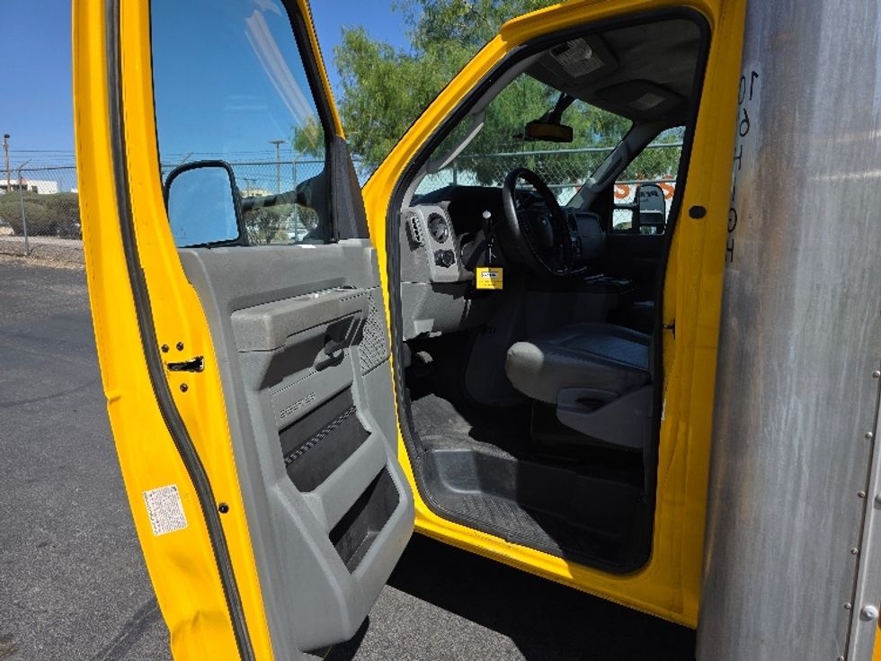 Light Duty Box Truck-Light and Medium Duty Trucks-Ford-2022-E350-El Paso-TX-92,633\n\t\tmiles-$ 27,750 - Image 16