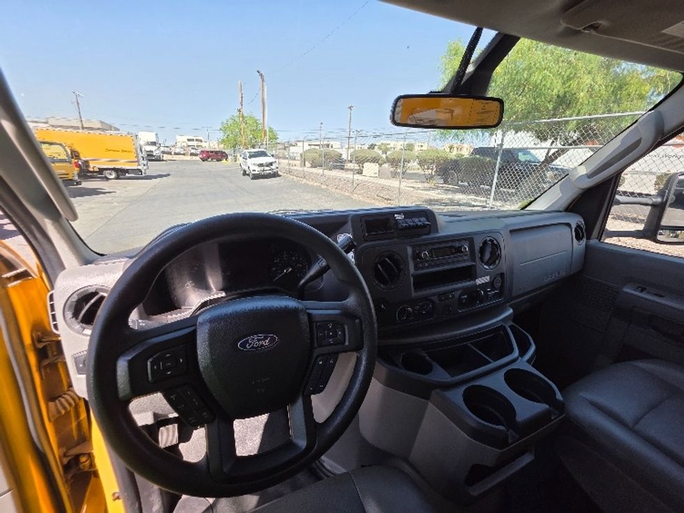 Light Duty Box Truck-Light and Medium Duty Trucks-Ford-2022-E350-El Paso-TX-92,633\n\t\tmiles-$ 27,750 - Image 18