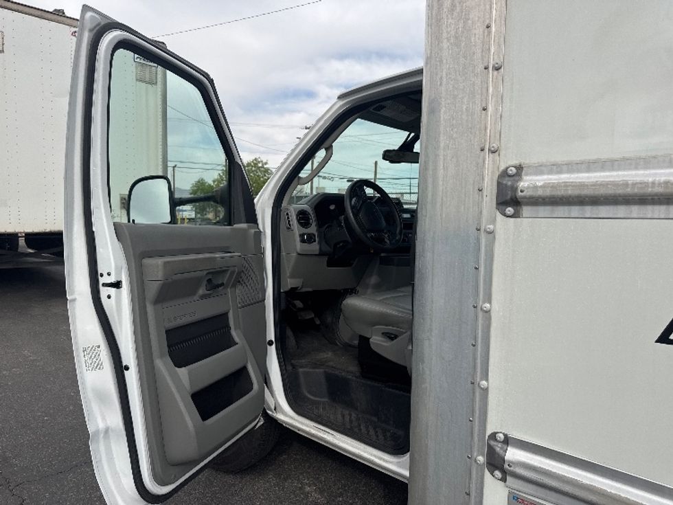 Light Duty Box Truck-Light and Medium Duty Trucks-Ford-2022-E350-El Paso-TX-95,856\n\t\tmiles-$ 30,500 - Image 13