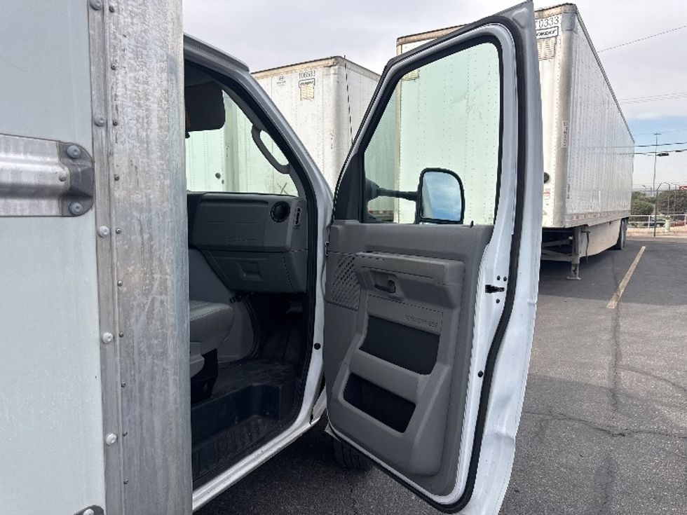 Light Duty Box Truck-Light and Medium Duty Trucks-Ford-2022-E350-El Paso-TX-95,856\n\t\tmiles-$ 30,500 - Image 17
