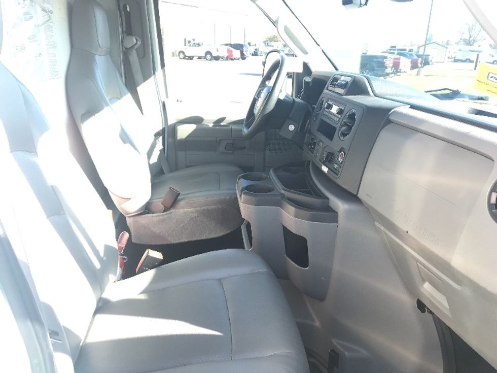 Light Duty Box Truck-Light and Medium Duty Trucks-Ford-2022-E350-Elkhart-IN-69,051\n\t\tmiles-$ 39,000 - Image 21
