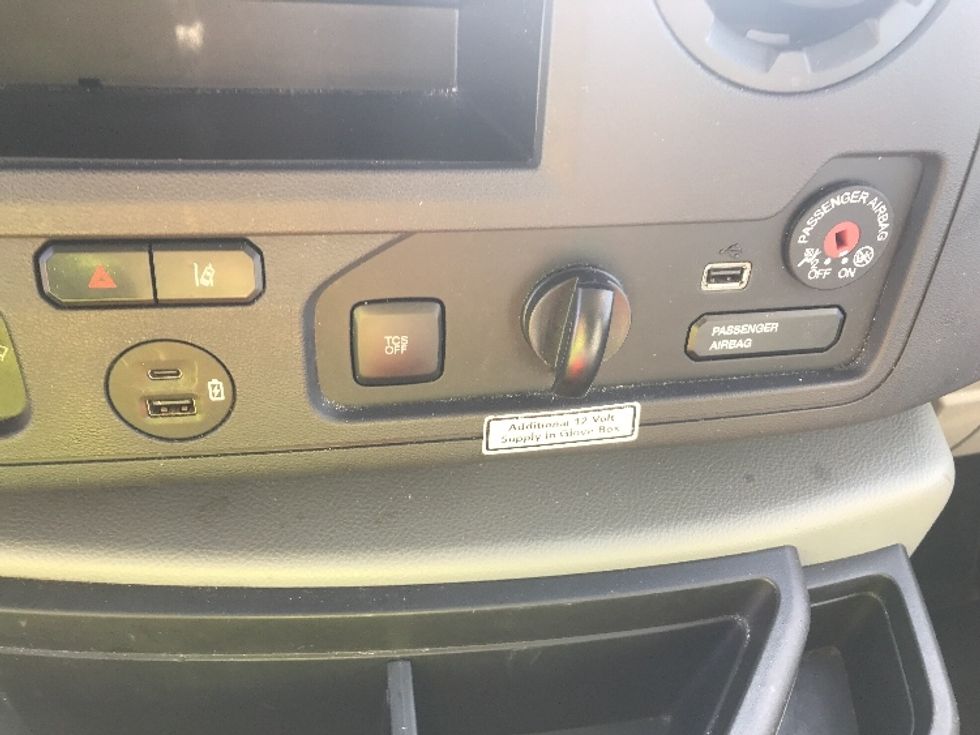 Light Duty Box Truck-Light and Medium Duty Trucks-Ford-2022-E350-Elkhart-IN-69,051\n\t\tmiles-$ 39,000 - Image 25