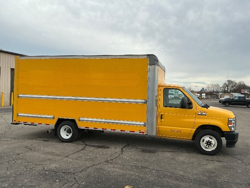 Light Duty Box Truck-Light and Medium Duty Trucks-Ford-2022-E350-Elkhart-IN-86,671\n\t\tmiles-$ 28,500 - Image 14