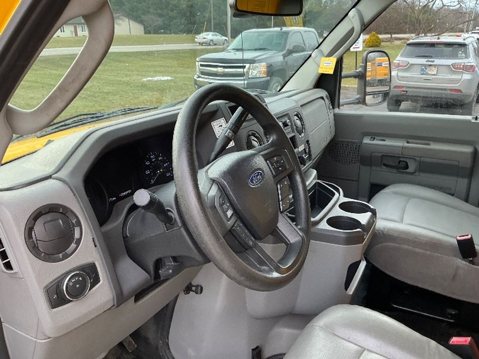 Light Duty Box Truck-Light and Medium Duty Trucks-Ford-2022-E350-Elkhart-IN-86,671\n\t\tmiles-$ 28,500 - Image 16
