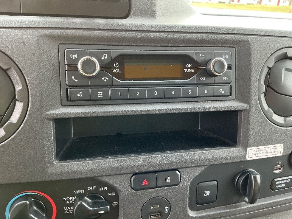 Light Duty Box Truck-Light and Medium Duty Trucks-Ford-2022-E350-Elkhart-IN-86,671\n\t\tmiles-$ 28,500 - Image 24