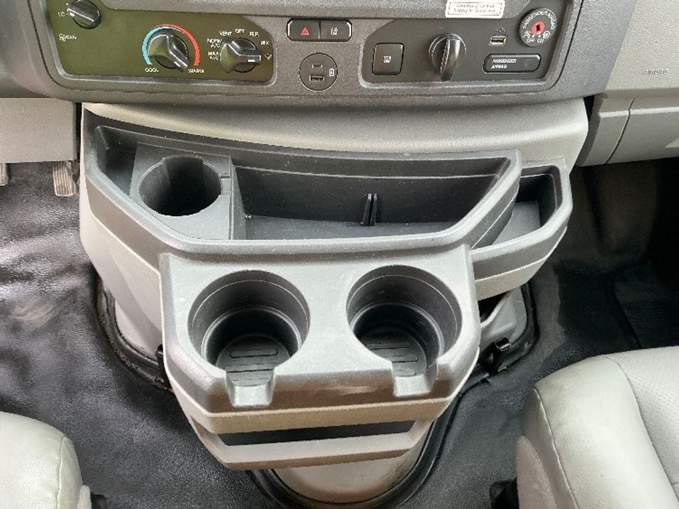 Light Duty Box Truck-Light and Medium Duty Trucks-Ford-2022-E350-Elkhart-IN-86,671\n\t\tmiles-$ 28,500 - Image 25