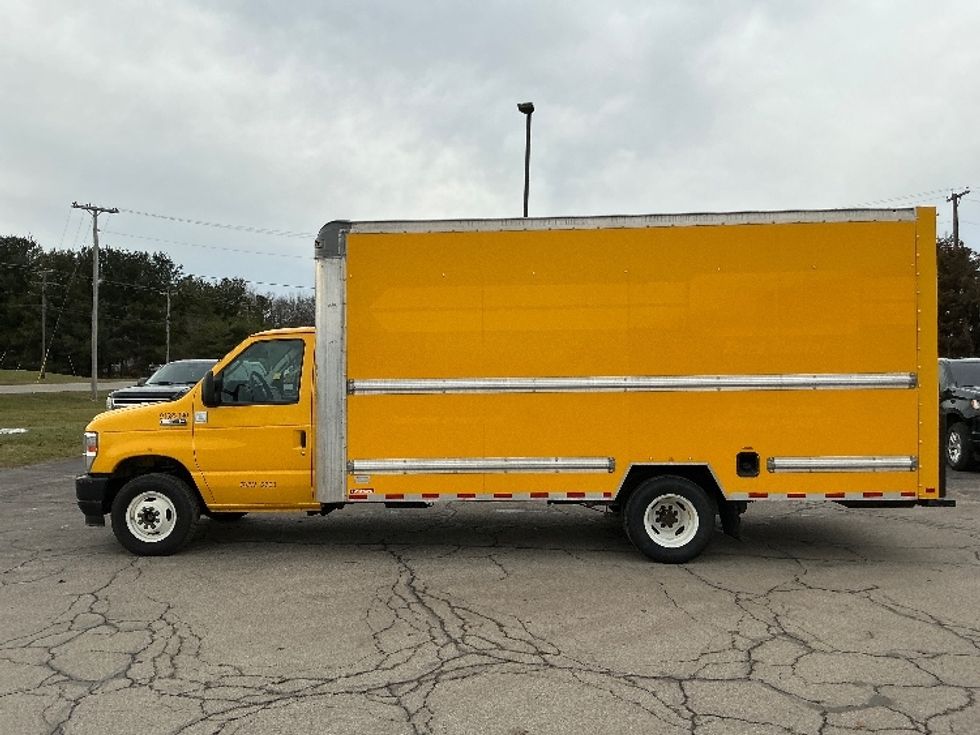 Light Duty Box Truck-Light and Medium Duty Trucks-Ford-2022-E350-Elkhart-IN-86,671\n\t\tmiles-$ 28,500 - Image 4