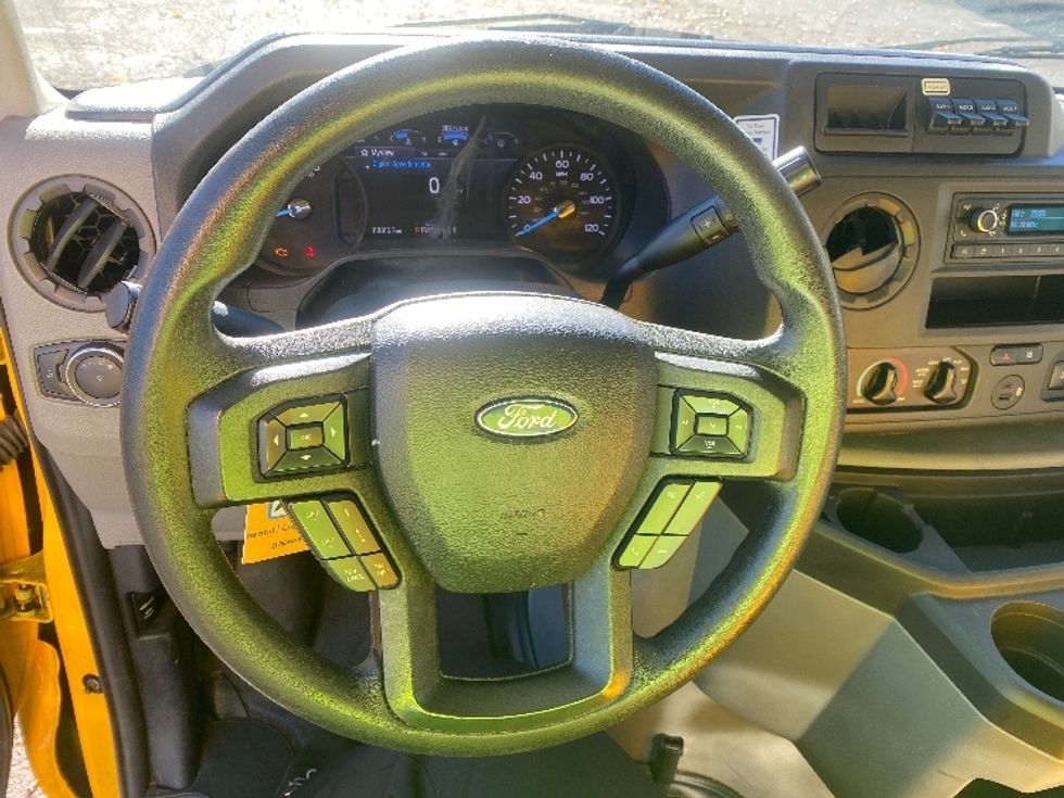 Light Duty Box Truck-Light and Medium Duty Trucks-Ford-2022-E350-Elmsford-NY-118,862\n\t\tmiles-$ 25,250 - Image 17