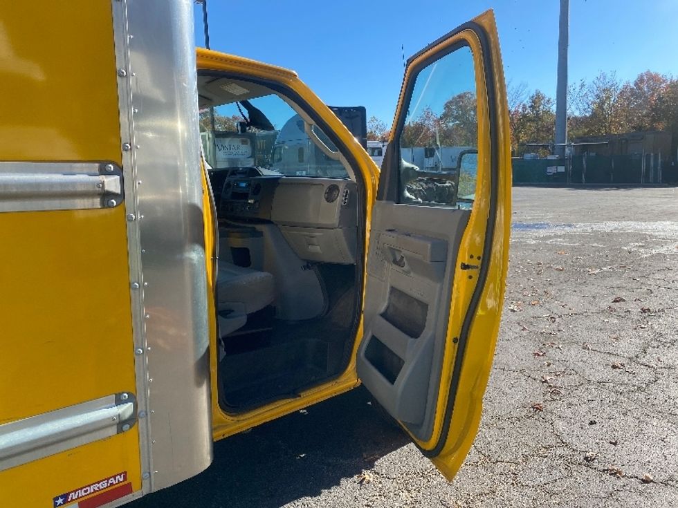 Light Duty Box Truck-Light and Medium Duty Trucks-Ford-2022-E350-Elmsford-NY-118,862\n\t\tmiles-$ 25,250 - Image 20