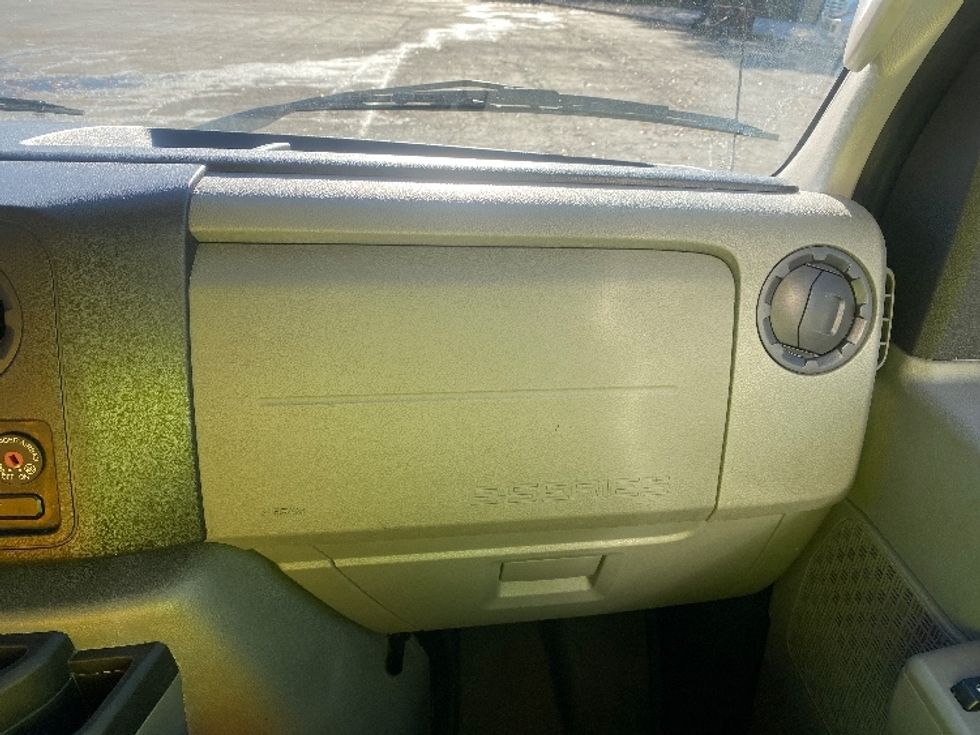 Light Duty Box Truck-Light and Medium Duty Trucks-Ford-2022-E350-Elmsford-NY-118,862\n\t\tmiles-$ 25,250 - Image 21