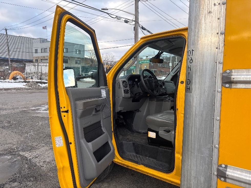 Light Duty Box Truck-Light and Medium Duty Trucks-Ford-2022-E350-Elmsford-NY-95,123\n\t\tmiles-$ 27,000 - Image 16