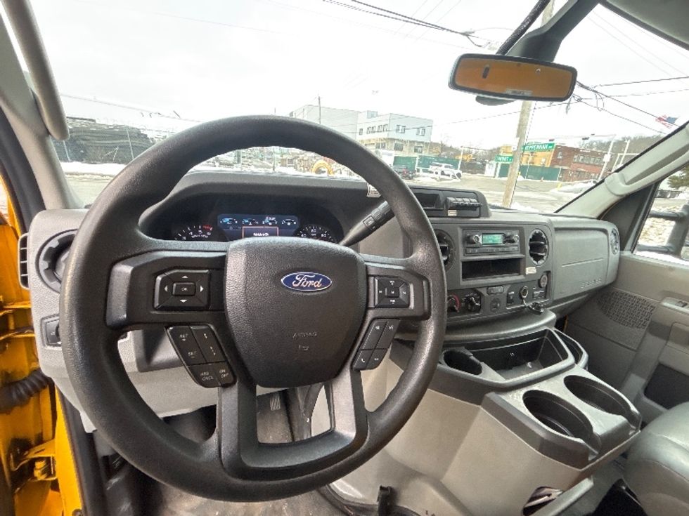 Light Duty Box Truck-Light and Medium Duty Trucks-Ford-2022-E350-Elmsford-NY-95,123\n\t\tmiles-$ 27,000 - Image 18