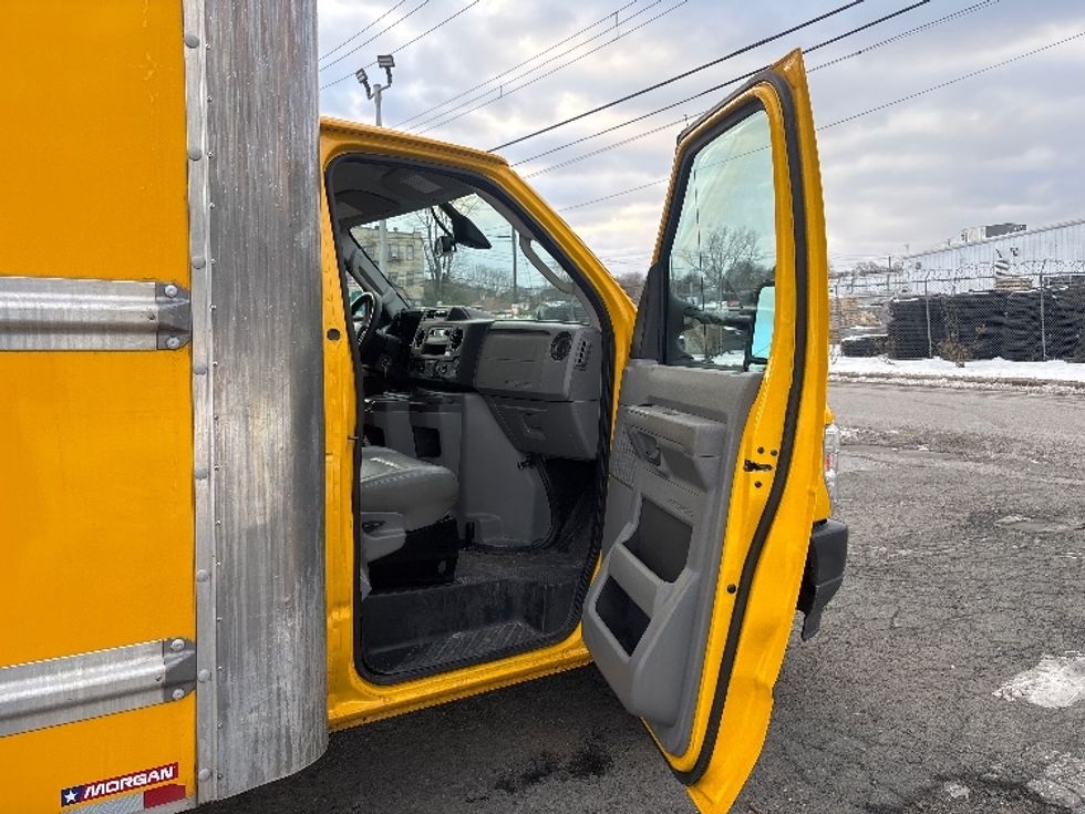 Light Duty Box Truck-Light and Medium Duty Trucks-Ford-2022-E350-Elmsford-NY-95,123\n\t\tmiles-$ 27,000 - Image 20