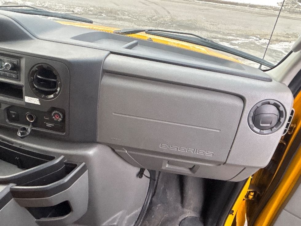 Light Duty Box Truck-Light and Medium Duty Trucks-Ford-2022-E350-Elmsford-NY-95,123\n\t\tmiles-$ 27,000 - Image 21