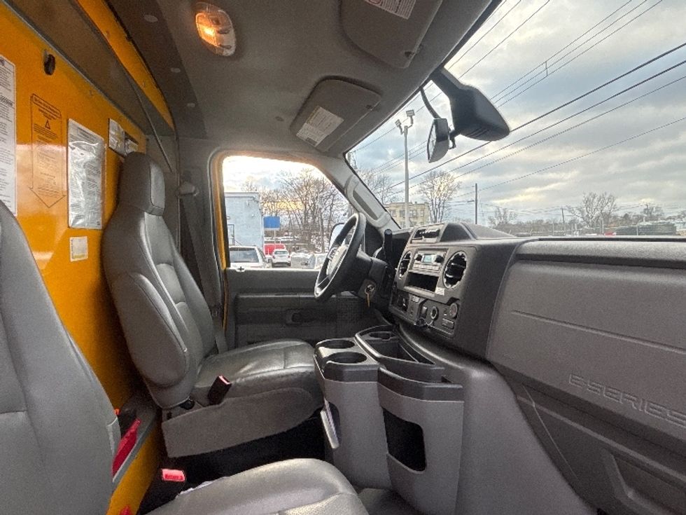 Light Duty Box Truck-Light and Medium Duty Trucks-Ford-2022-E350-Elmsford-NY-95,123\n\t\tmiles-$ 27,000 - Image 22