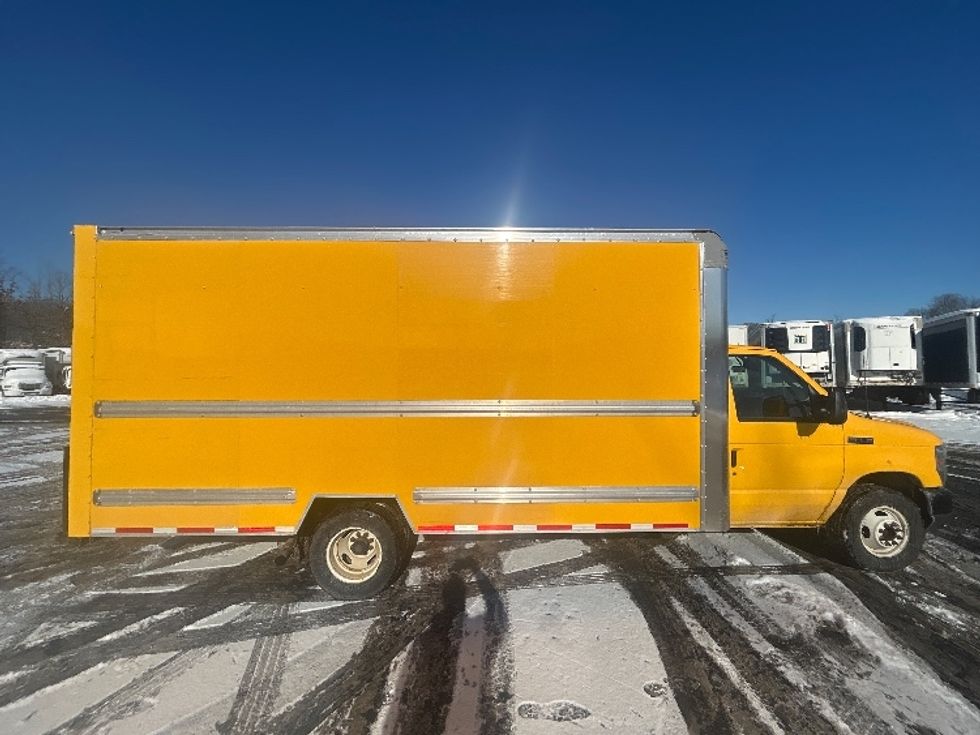 Light Duty Box Truck-Light and Medium Duty Trucks-Ford-2022-E350-Erie-PA-107,599\n\t\tmiles-$ 26,250 - Image 15