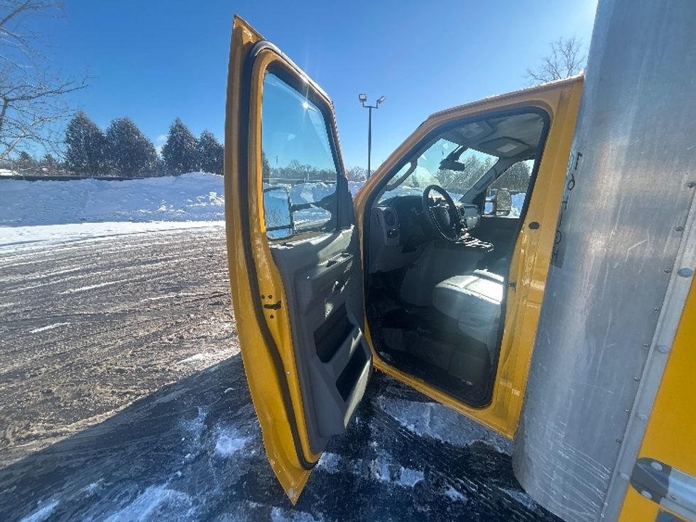 Light Duty Box Truck-Light and Medium Duty Trucks-Ford-2022-E350-Erie-PA-107,599\n\t\tmiles-$ 26,250 - Image 16