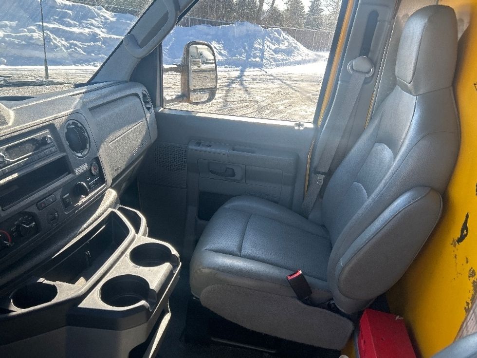 Light Duty Box Truck-Light and Medium Duty Trucks-Ford-2022-E350-Erie-PA-107,599\n\t\tmiles-$ 26,250 - Image 19