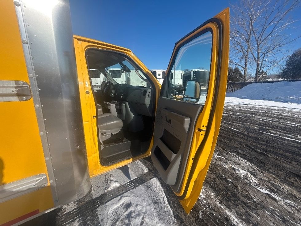 Light Duty Box Truck-Light and Medium Duty Trucks-Ford-2022-E350-Erie-PA-107,599\n\t\tmiles-$ 26,250 - Image 20