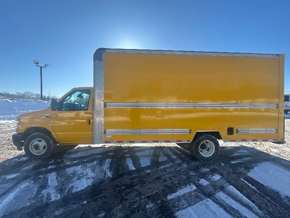 Light Duty Box Truck-Light and Medium Duty Trucks-Ford-2022-E350-Erie-PA-107,599\n\t\tmiles-$ 26,250 - Image 4
