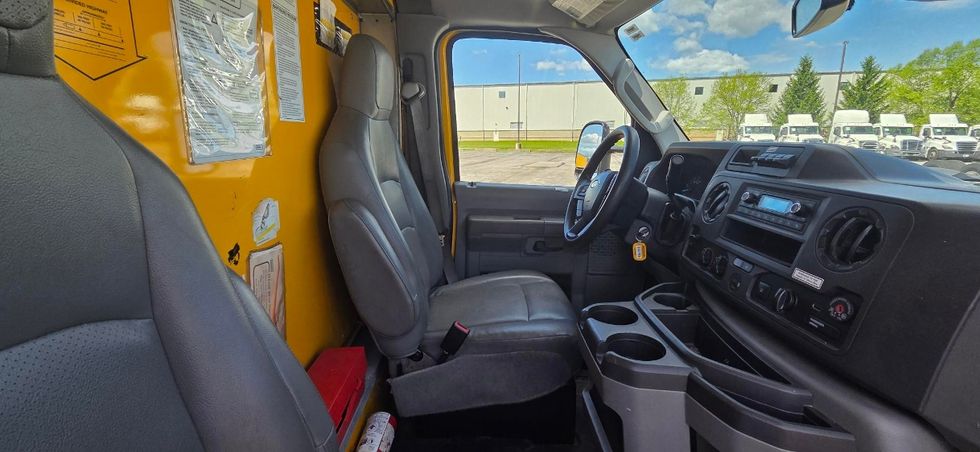 Light Duty Box Truck-Light and Medium Duty Trucks-Ford-2022-E350-Erie-PA-107,633\n\t\tmiles-$ 25,250 - Image 12